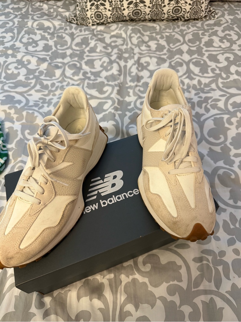 New Balance Women's 327 Sneaker - Size 12 - Picture 2 of 4